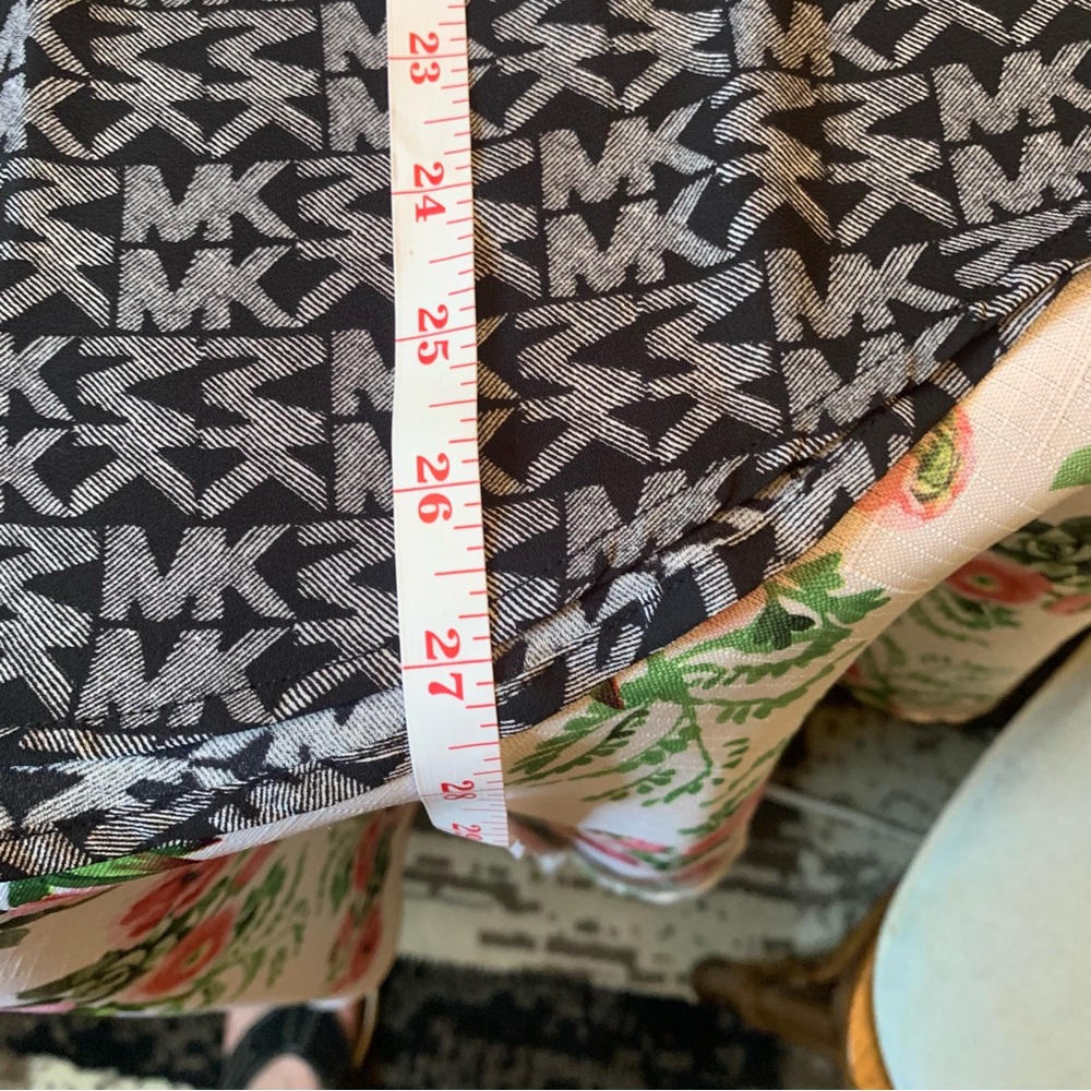 ❤️Price Drop❤️MICHAEL Michael Kors Black and Gray Logo Blouse - Picture 13 of 14